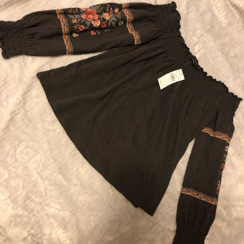 American Eagle off the shoulders long sleeve top
